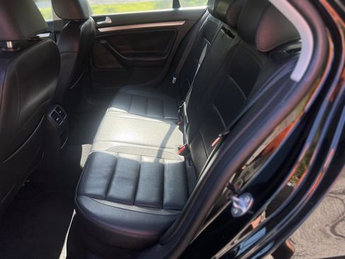 Used 2010 Volkswagen Jetta Limited Edition image 8