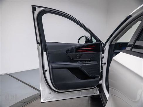 New 2026 Lincoln Nautilus Premier AWD/4WD image 23