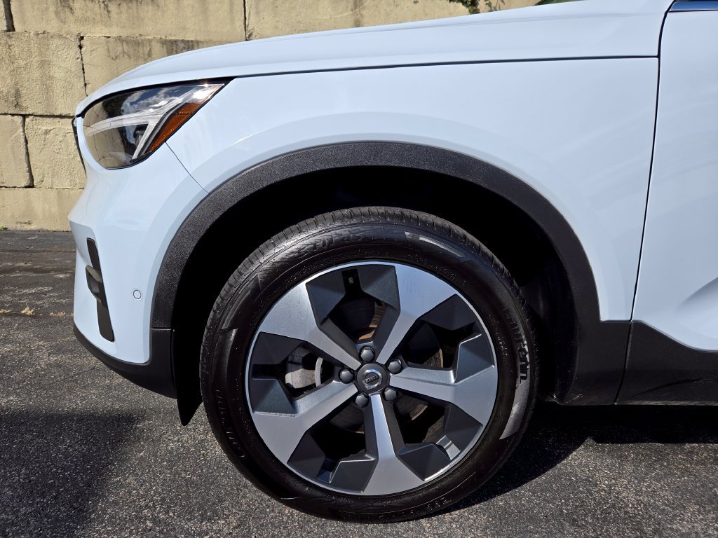 Used 2024 Volvo XC40 B5 Plus w/ Protection Package Premier AWD/4WD image 55