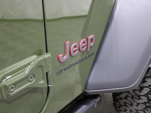 Used 2024 Jeep Wrangler Unlimited Rubicon w/ XTREMEE 35" Tire Package AWD/4WD image 28