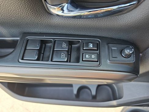 Used 2024 Nissan Titan SV w/ SV Bronze Edition Package image 30