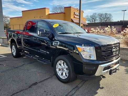 Certified 2024 Nissan Titan SV w/ SV Convenience Package image 3