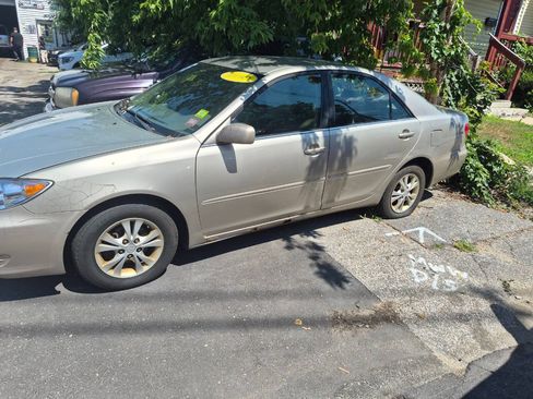 Used 2005 Toyota Camry LE FWD image 3