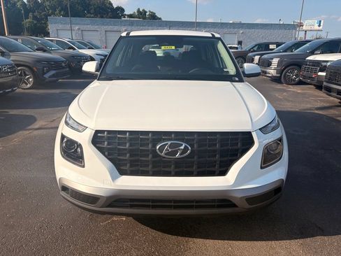 New 2026 Hyundai Venue SE FWD image 2