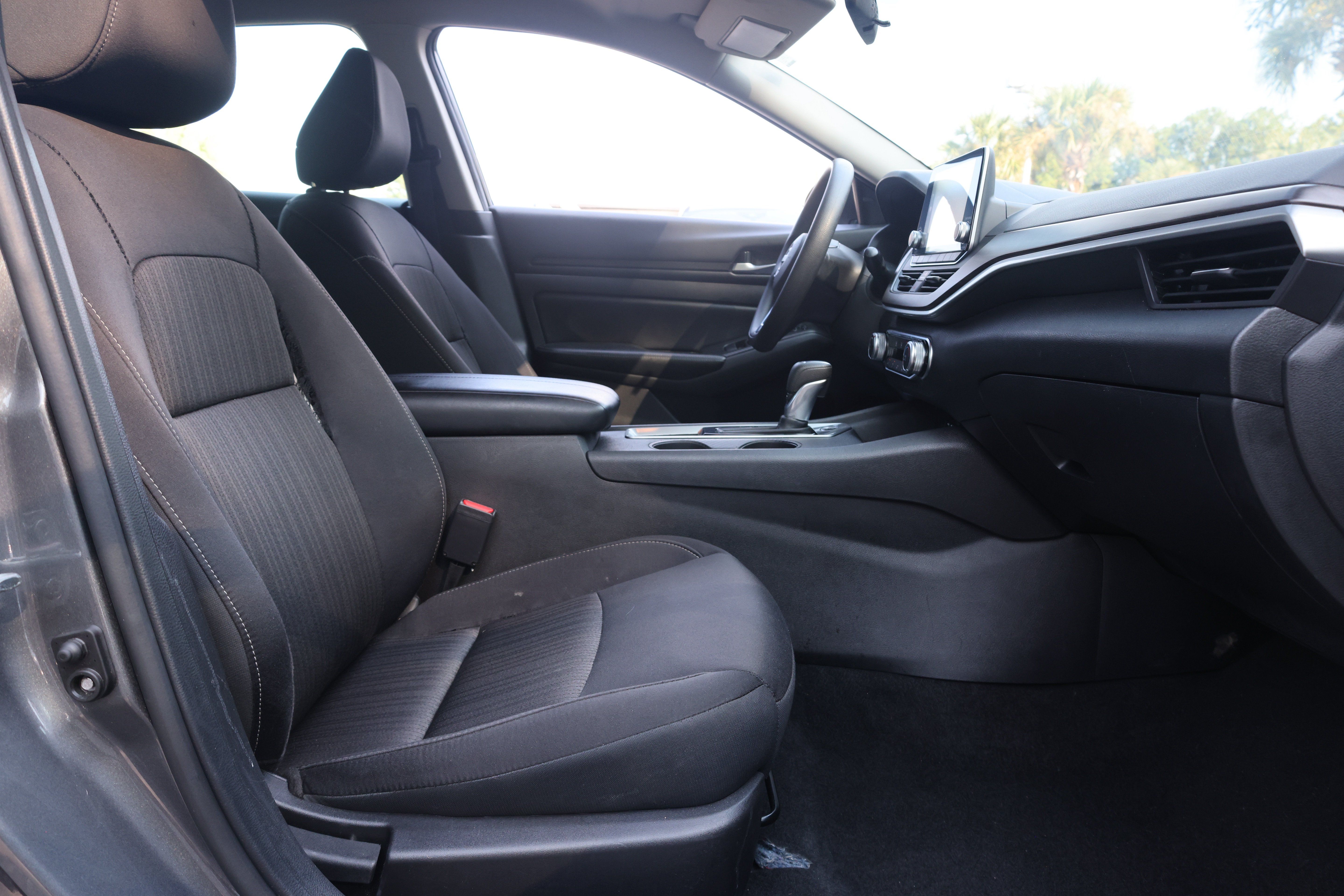 Used 2025 Nissan Altima 2.5 SV FWD image 17
