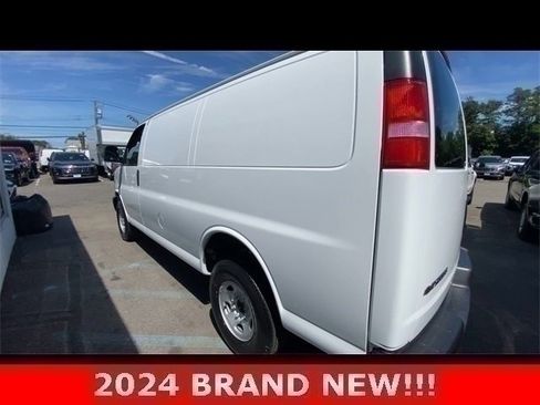 Used 2024 Chevrolet Express 2500 w/ Driver Convenience Package image 7