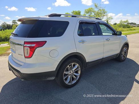 Used 2015 Ford Explorer XLT w/ Equipment Group 202A image 6