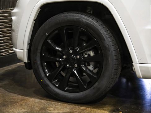 Used 2018 Jeep Grand Cherokee Altitude AWD/4WD image 54