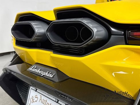 Used 2025 Lamborghini Revuelto AWD/4WD image 45