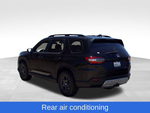 Used 2025 Honda Pilot TrailSport image 5