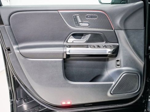 Used 2025 Mercedes-Benz GLB 250 4MATIC image 19