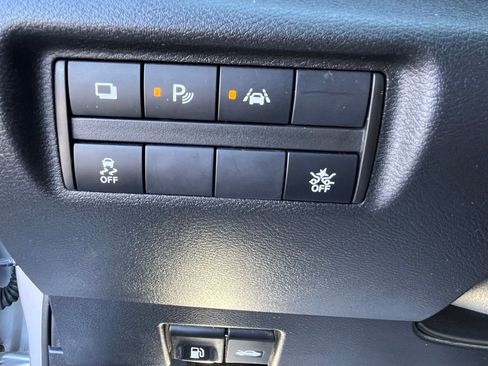 Used 2021 Nissan Versa S FWD image 11