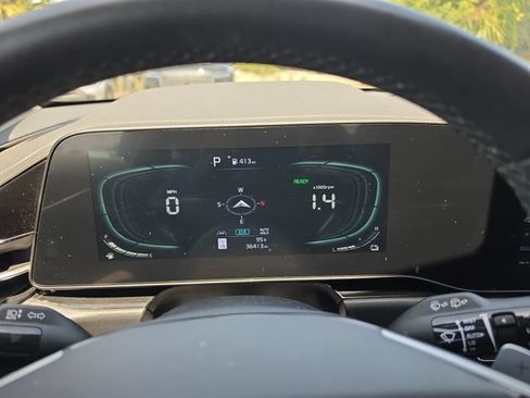 Certified 2023 Kia Niro EX FWD image 18