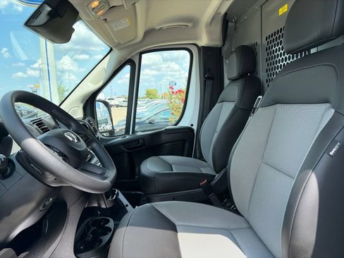 Used 2025 RAM ProMaster 2500 w/ Convenience Group FWD image 19