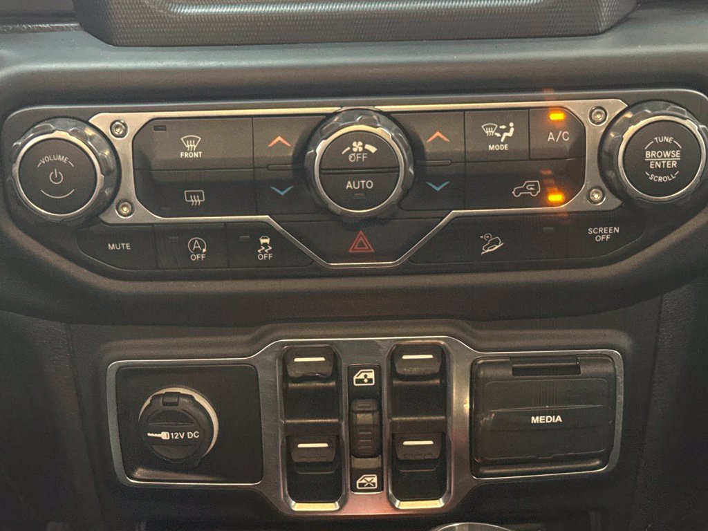 Used 2020 Jeep Wrangler Unlimited Sahara AWD/4WD image 16