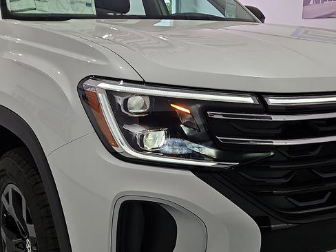 New 2026 Volkswagen Atlas Peak Edition AWD/4WD image 8