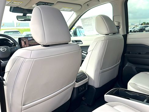 New 2026 Nissan Pathfinder SL w/ SL Premium Package FWD image 15