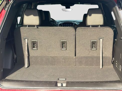 Used 2023 Chevrolet Traverse Premier image 13