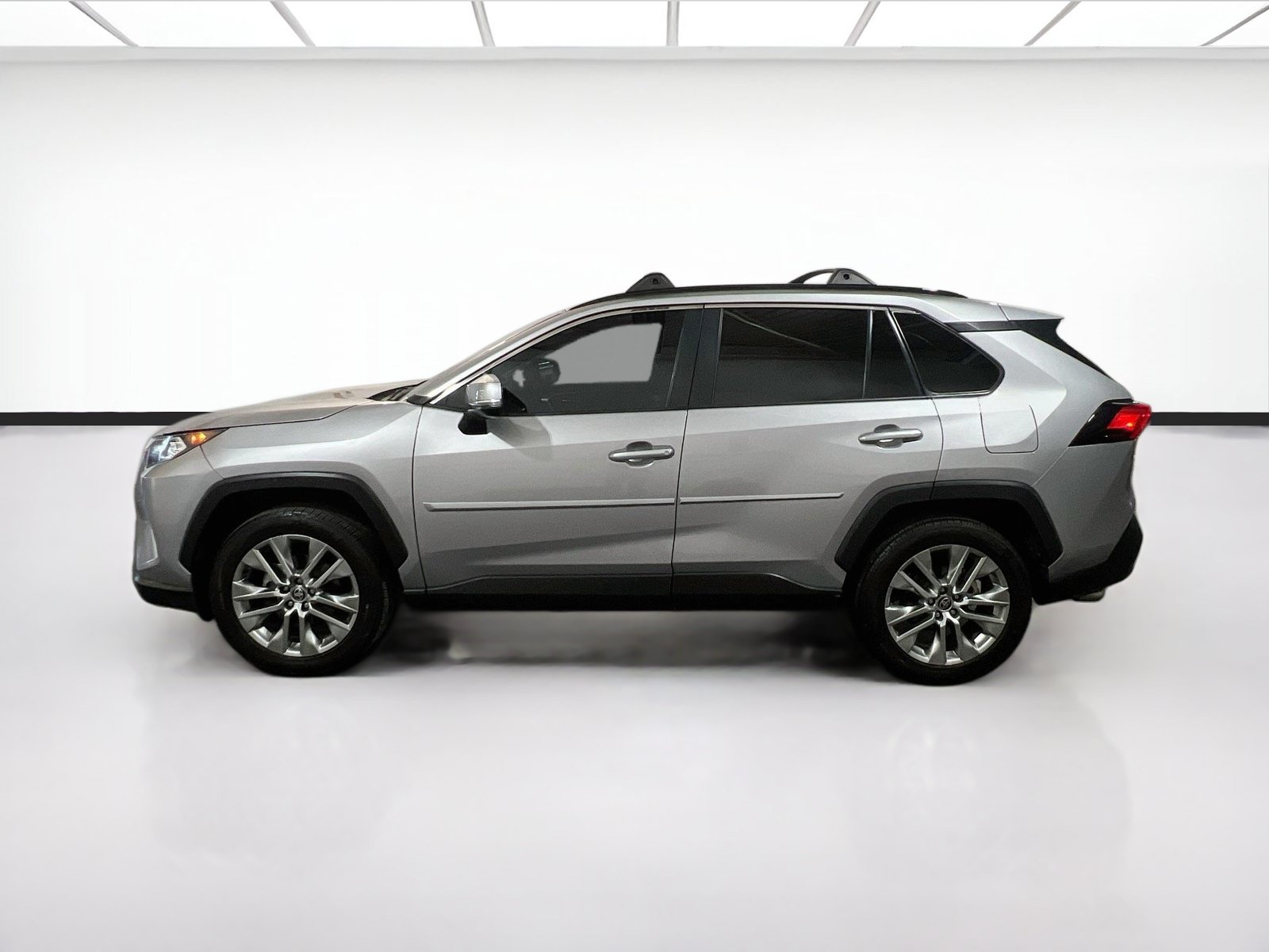 Used 2021 Toyota RAV4 XLE Premium FWD image 23