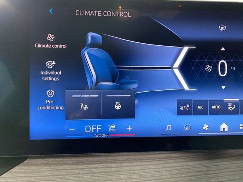 Used 2025 BMW 430i xDrive Coupe w/ Premium Package image 13