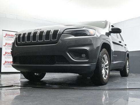 Used 2019 Jeep Cherokee Latitude Plus w/ Comfort/Convenience Group AWD/4WD image 34