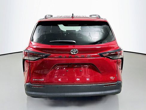 New 2026 Toyota Sienna XLE image 5