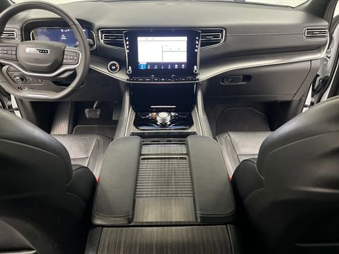 Used 2024 Jeep Wagoneer L Series II image 47