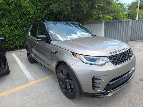 Used 2024 Land Rover Discovery Dynamic SE AWD/4WD image 5