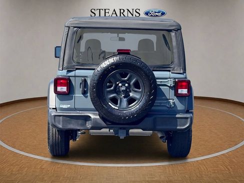 Used 2025 Jeep Wrangler Sport AWD/4WD image 17