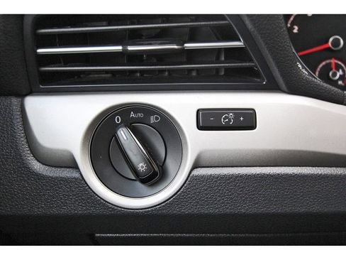 Used 2022 Volkswagen Passat 2.0T SE image 23