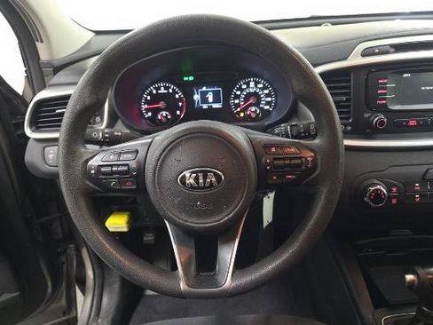 Used 2017 Kia Sorento FWD image 18