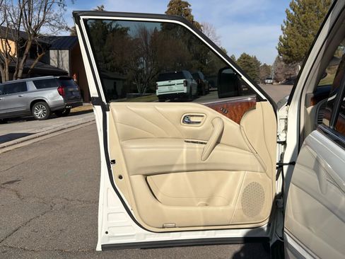 Used 2016 INFINITI QX80 4WD w/ Deluxe Technology Package image 38