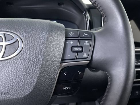 Used 2025 Toyota Camry XLE FWD image 25