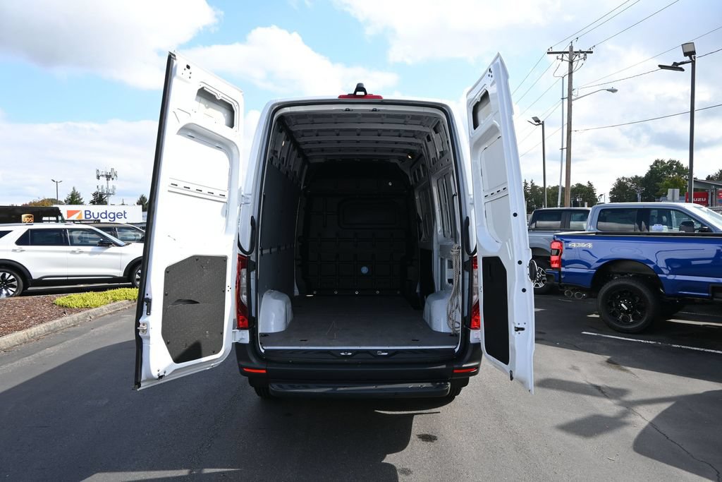Used 2023 Mercedes-Benz Sprinter 2500 image 26