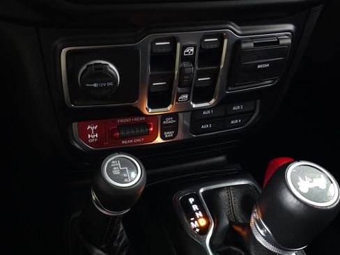 Used 2021 Jeep Wrangler Unlimited Rubicon w/ Xtreme Recon 35" Tire Package AWD/4WD image 31