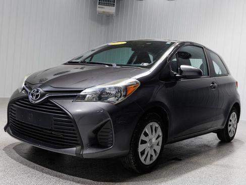 Used 2015 Toyota Yaris L image 2