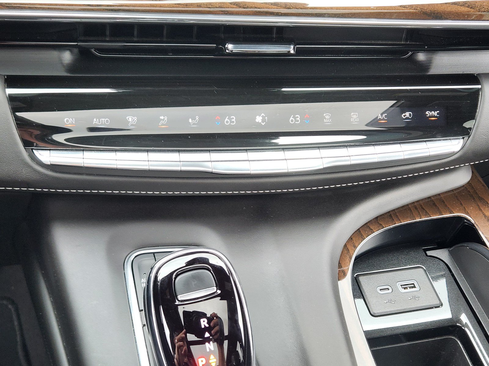 Certified 2024 Cadillac Escalade Sport Platinum AWD/4WD image 17