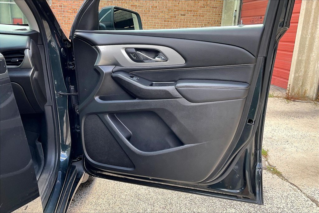 Used 2021 Chevrolet Traverse LT w/ LPO, Floor Liner Package AWD/4WD image 23
