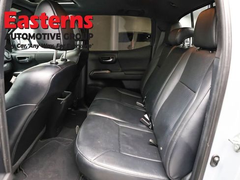 Used 2018 Toyota Tacoma TRD Sport AWD/4WD image 24