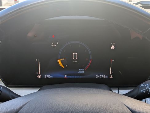 Used 2024 Chevrolet Trax LT w/ Driver Confidence Package FWD image 21