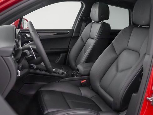 Used 2025 Porsche Macan image 5