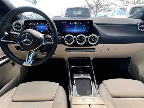 Used 2025 Mercedes-Benz GLA 250 image 16