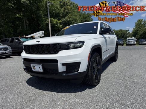 Used 2022 Jeep Grand Cherokee L Laredo AWD/4WD image 3