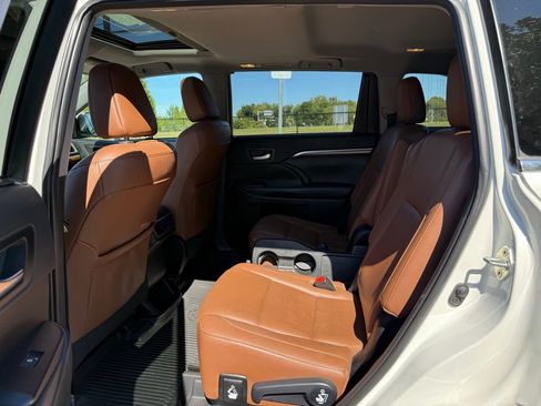 Used 2019 Toyota Highlander Limited image 10