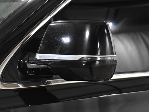 Used 2019 Cadillac Escalade Premium Luxury image 36