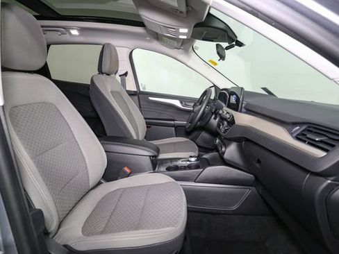 Used 2022 Ford Escape SE w/ SE Sport Appearance Package AWD/4WD image 17