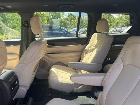 Used 2023 Jeep Grand Cherokee L Limited image 12