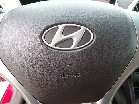 Used 2012 Hyundai Tucson GL FWD image 29