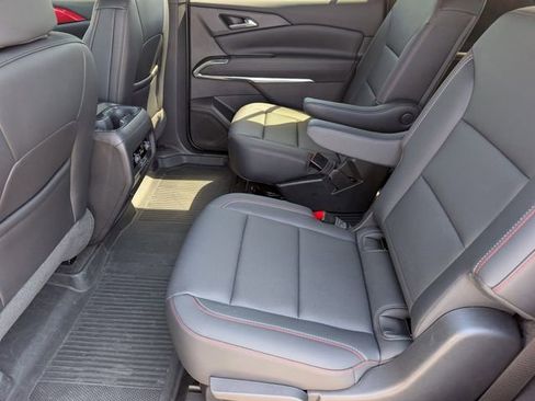 Used 2025 Chevrolet Traverse Z71 image 27