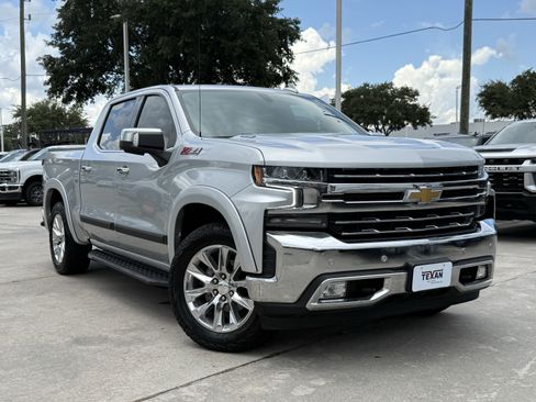 Used 2022 Chevrolet Silverado 1500 LTZ AWD/4WD image 2